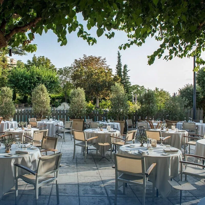 Heli Restaurant Oustau de Baumanière, Baux | JetBooking