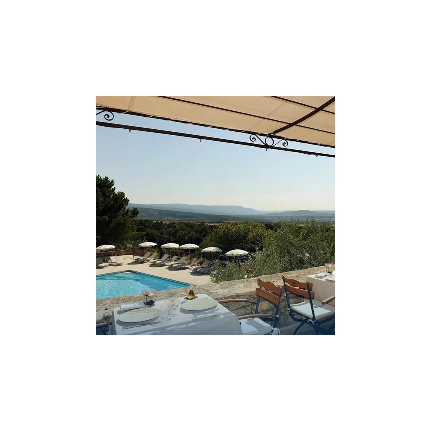 Héli Restaurant - Le Mas Des Herbes Blanches