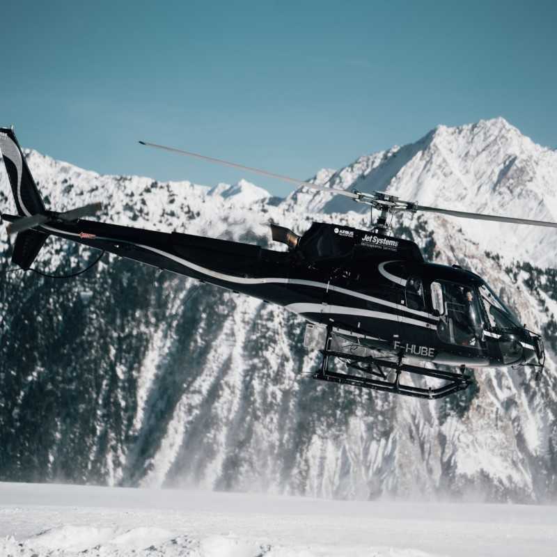 Survoler l'évènement PUNTA BAGNA 2025 en hélicoptère au départ de Courchevel en hélicoptère