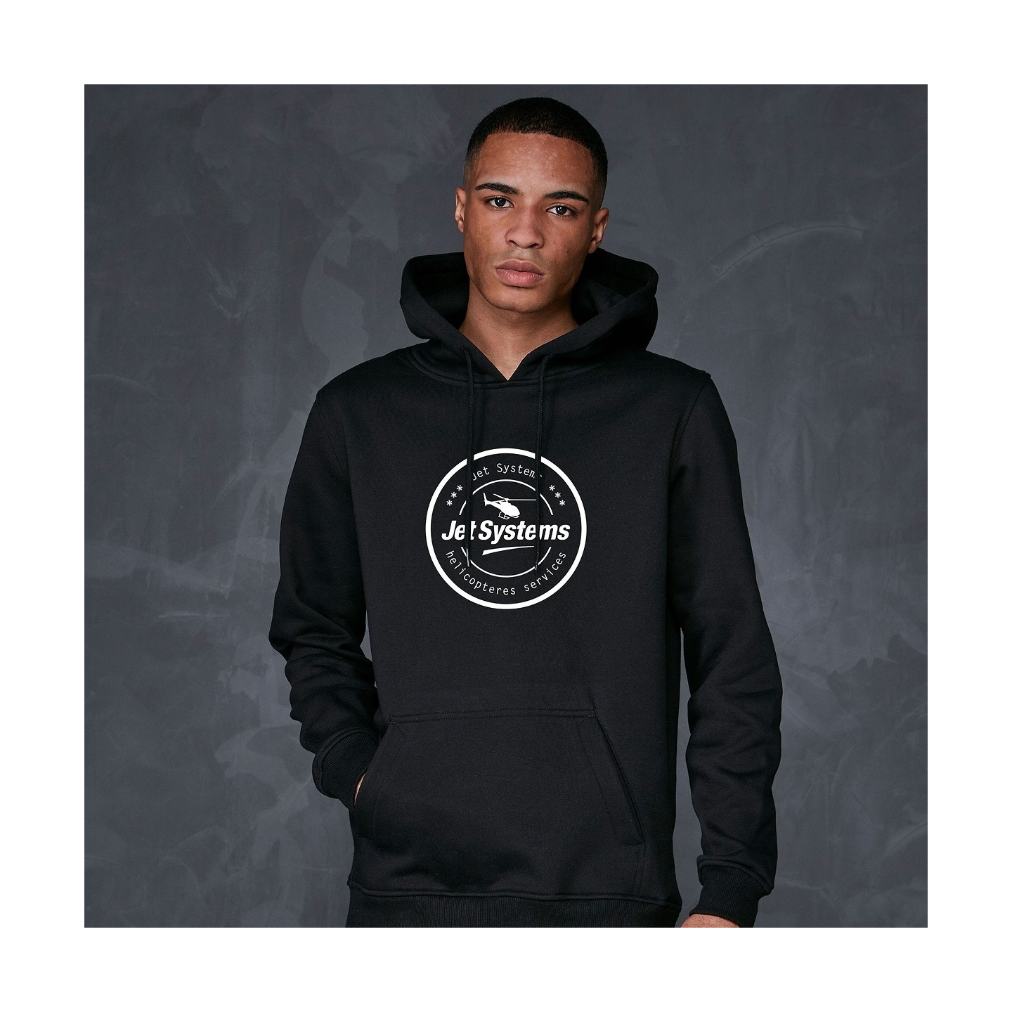 Hoodie, sweat à capuche noir avec logo brodé au centre devant