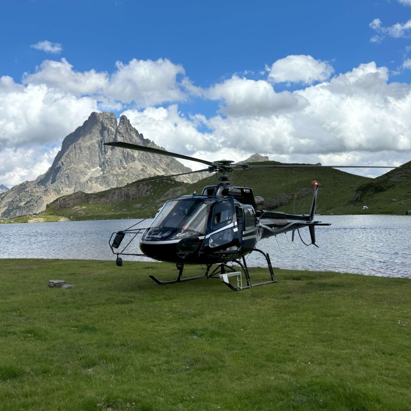 Scenic helicopter flight over the Béarn